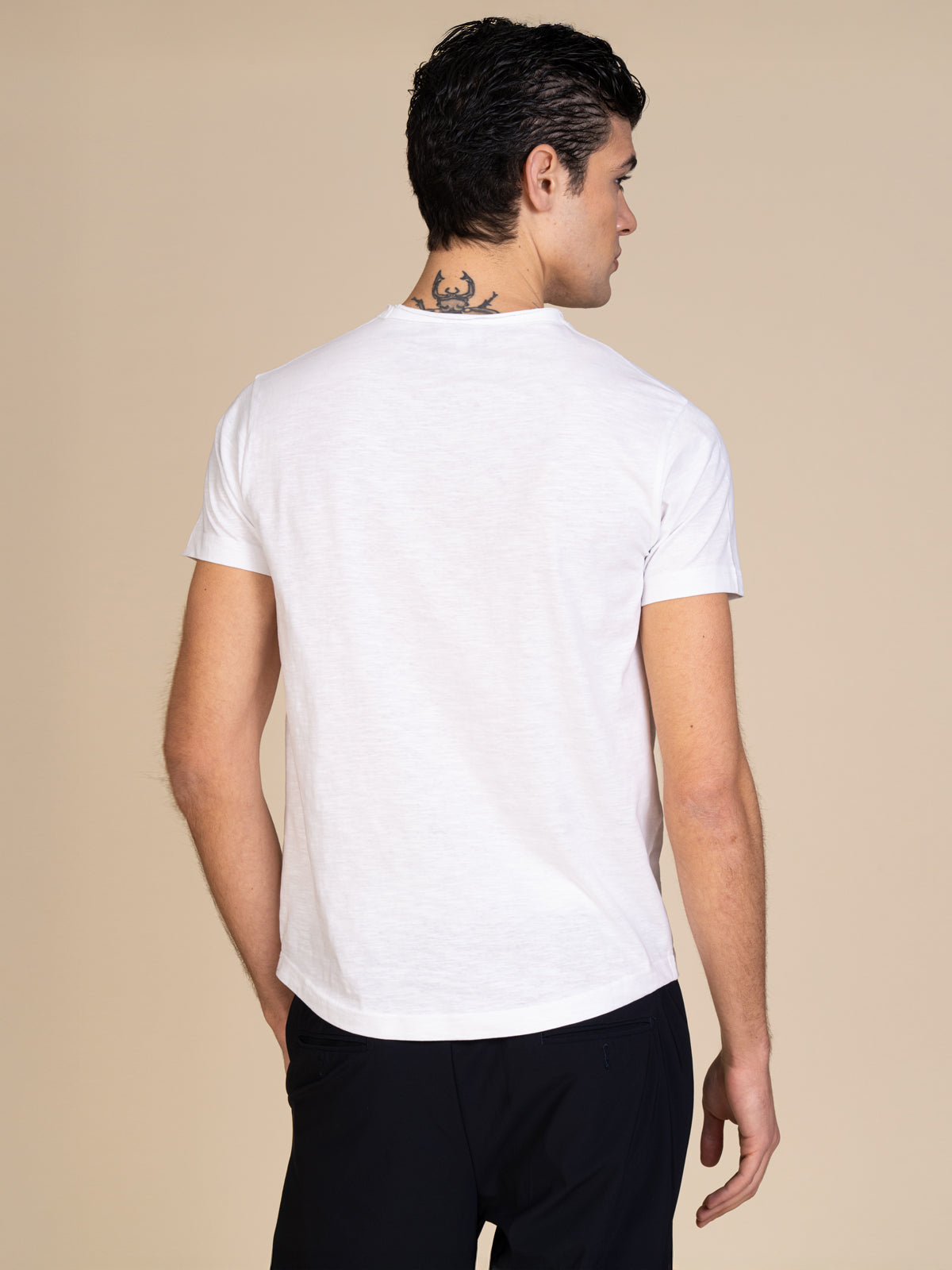 T-Shirt collo taglio vivo|Colore:Bianco